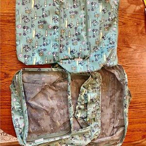 Green Travel Organizer Set with Fun Print